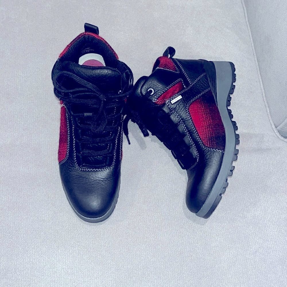 Bionica all weather black lthr hiking boots w/plaid  flannel insets. 1.5 “ heels